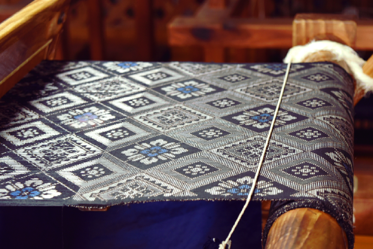 2度織る、世界一緻密な織物。大島紬（Ohshima Tsumugi） | tanojournal
